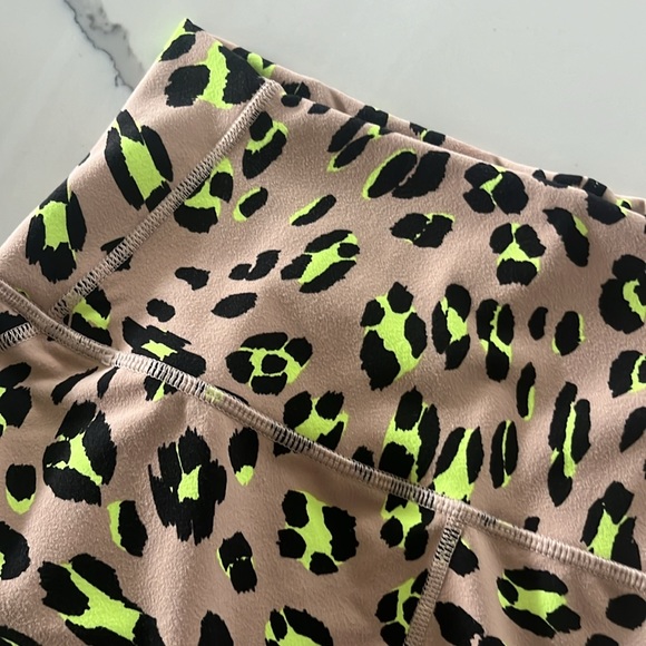 Powerhold Fabletics Leopard Leggings (XL) - Picture 2 of 3